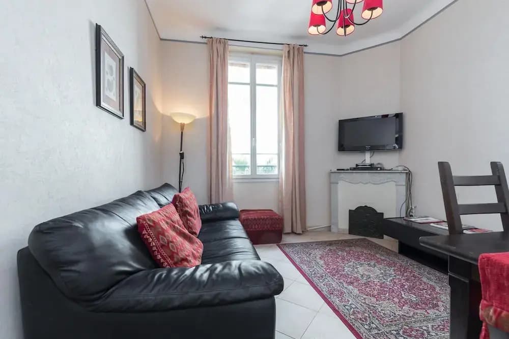 Three Bedroom two Bathroom Apartment in Center of Cannes on Quiet Street Minutes From the Palais - 2002 - Miniature 8