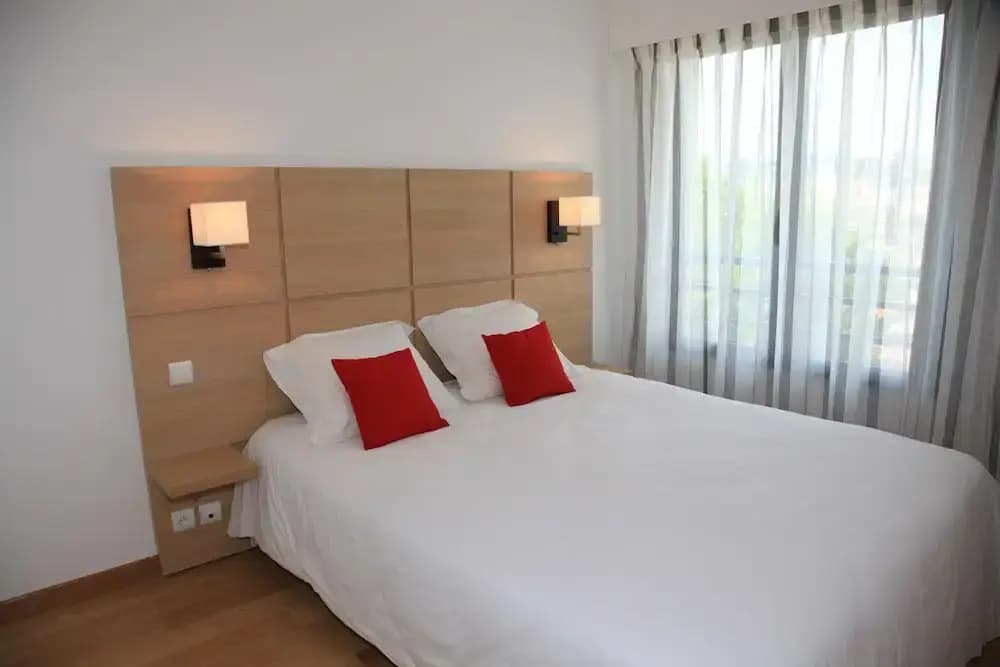 Apartment in Cote D'azur Near the Beach - Photo 2