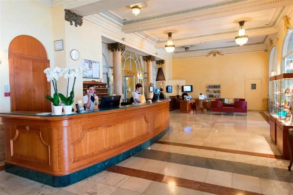 Hôtel Le Royal - Photo 2