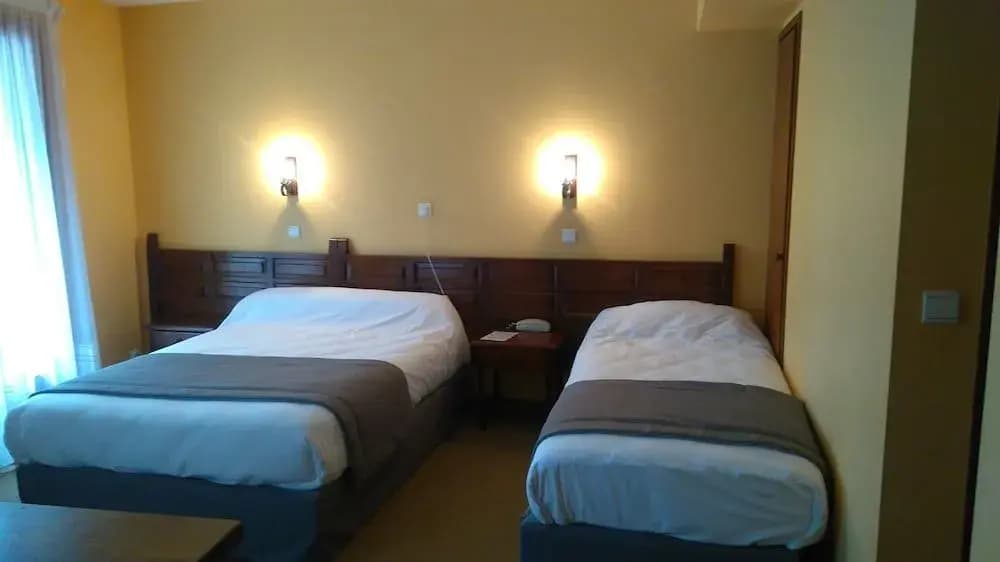 Hotel Des Arcades - Photo 4