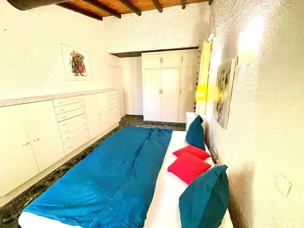 Majestic Villa in Lecci With Garden - Photo 4