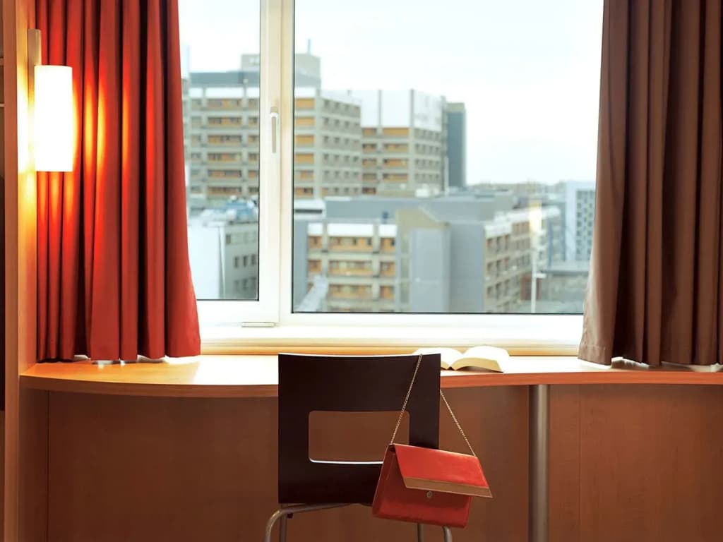 ibis Gap Centre - Miniature 7