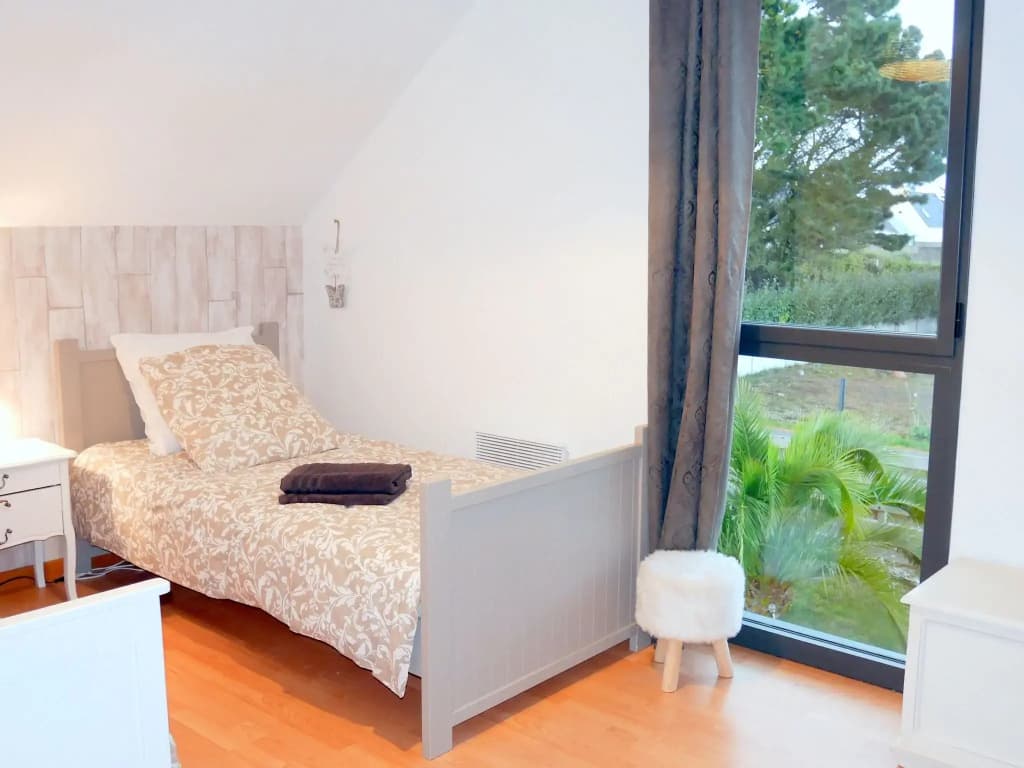 Beachfront Holiday Home in Guisseny - Miniature 5