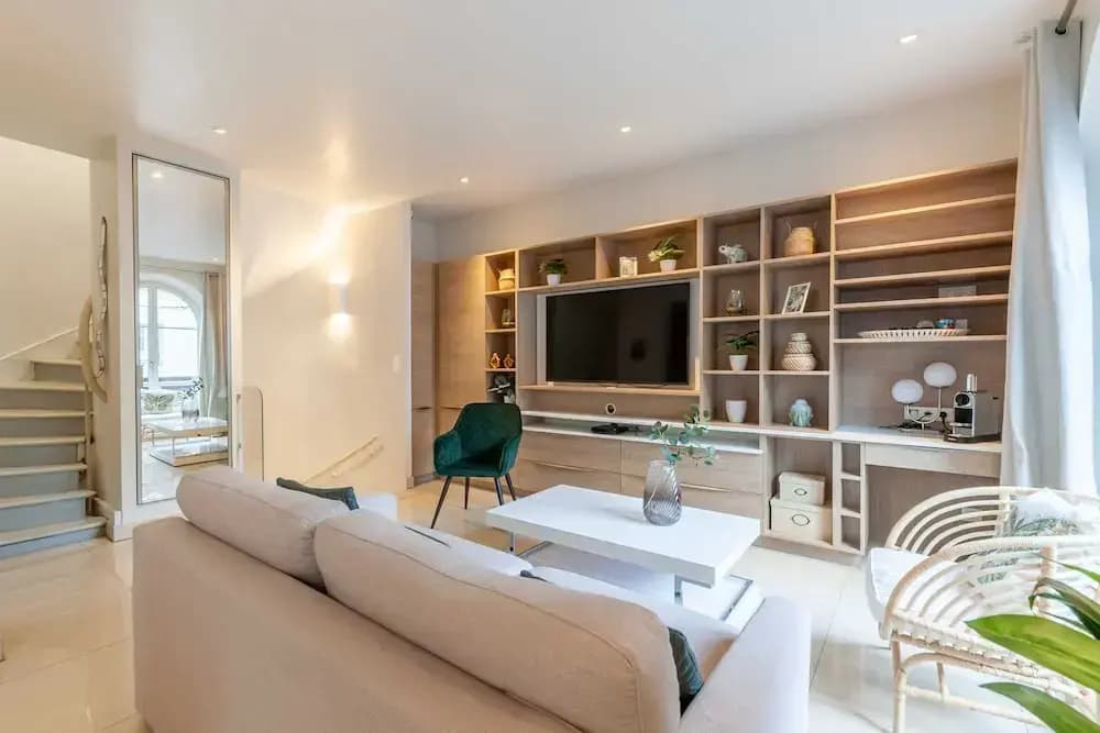 High-end 75m2 Apartment - Place Morny - Photo 2