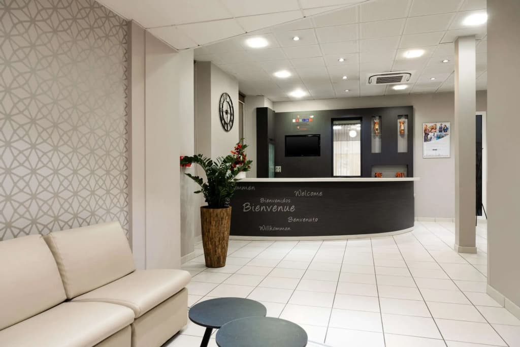 Quality Hotel Pau Centre Bosquet - Photo 2