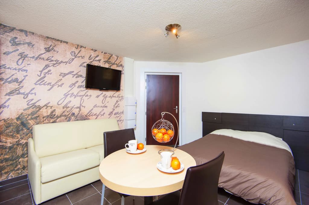 Villa Serafina Apartments - Photo 2