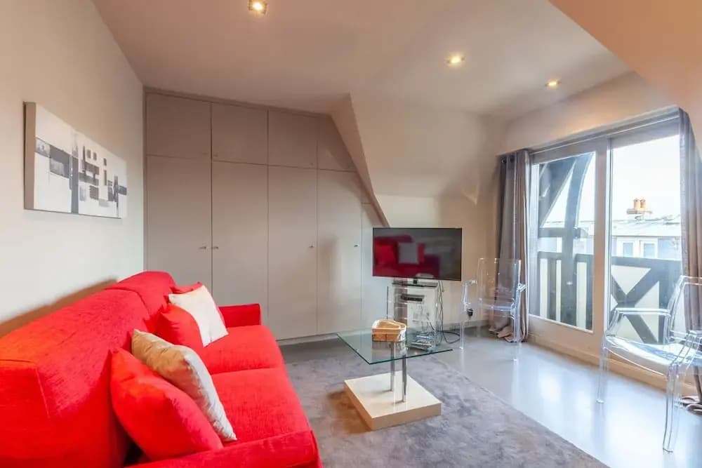 Apartment With Parking on Place de Morny - Photo 3