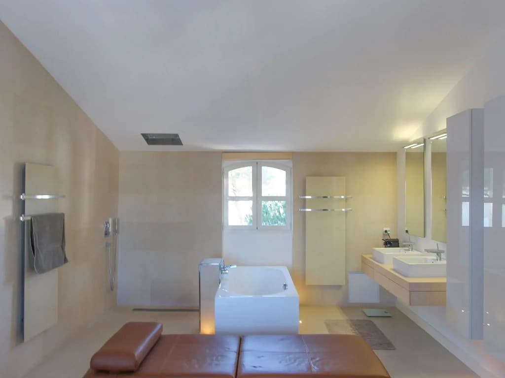 Spacious Holiday Home With hot tub - Photo 2