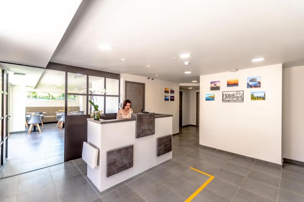 Sure Hotel by Best Western Saint-Raphael Le Dramont - Photo 1