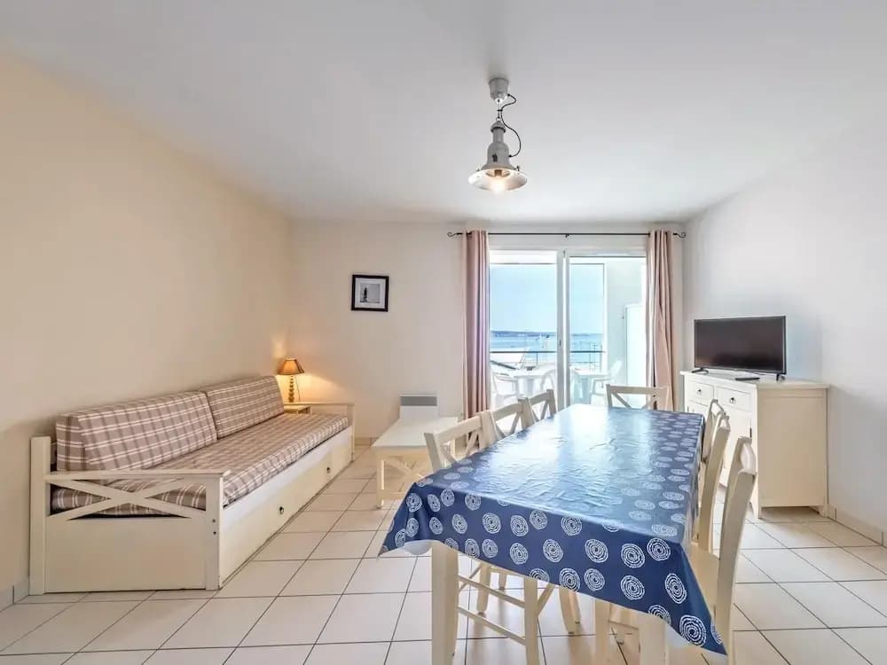 Flat by Pointe St-mathieu - Miniature 5