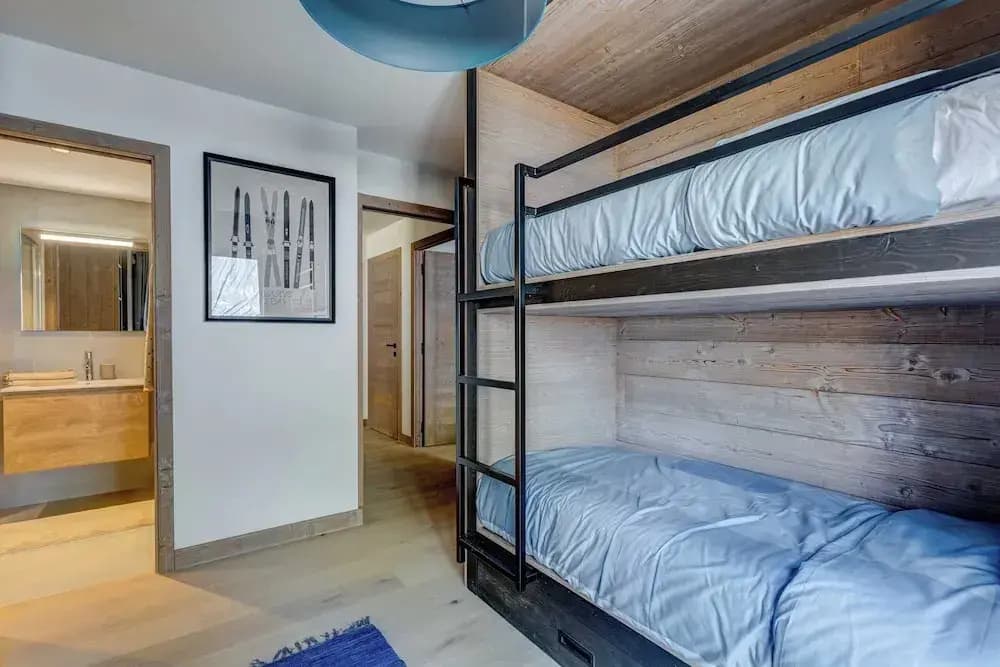 Ideal 3 Bedroom Apartment With 200m2 Garden - Photo 3