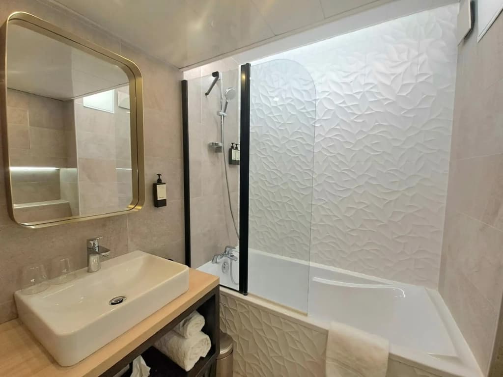 Best Western Plus Opera Batignolles - Miniature 8