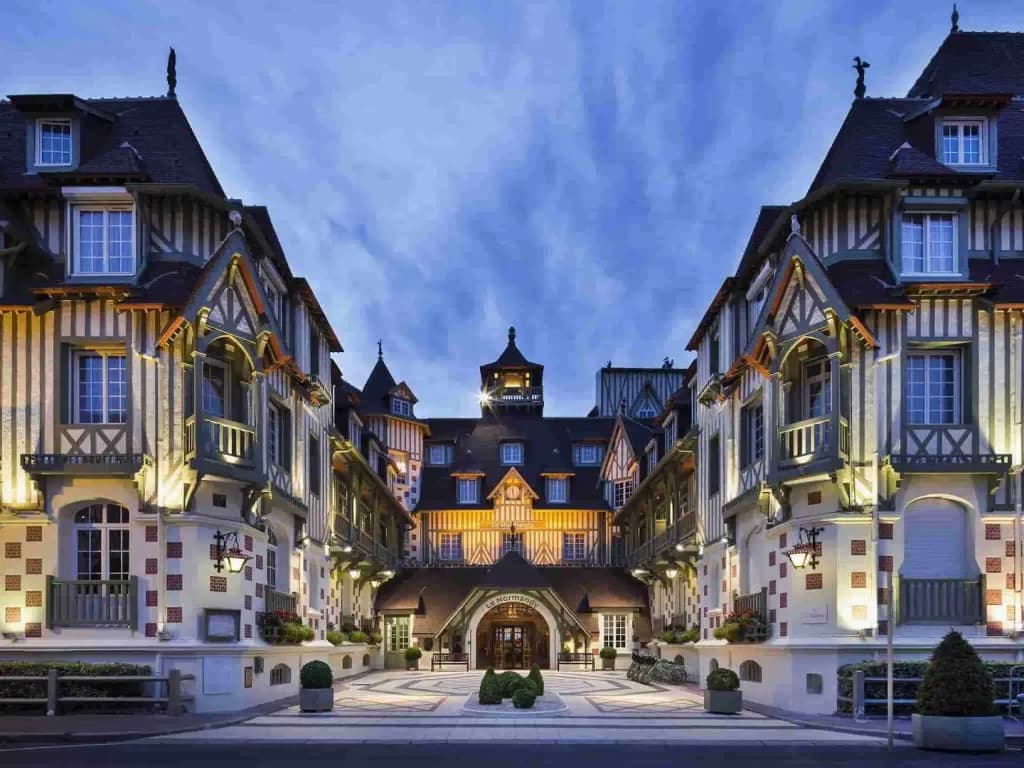Hôtel Barrière Le Normandy Deauville - Photo 1
