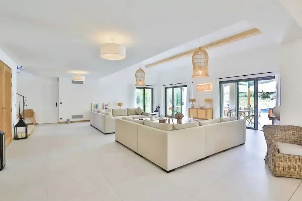 Magnificent Villa Overlooking the bay of Canebiers - Photo 3