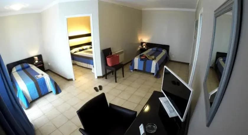 Beach Hotel - Miniature 5
