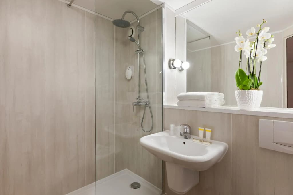 Comfort Hotel Evreux - Miniature 8