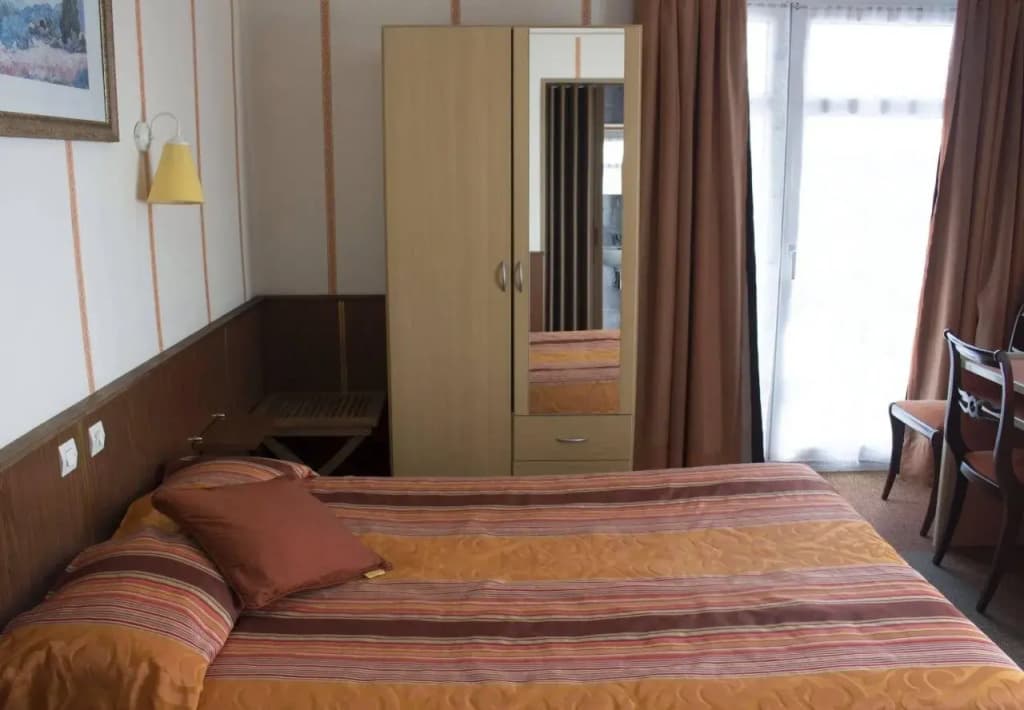 Hôtel Le France - Photo 1