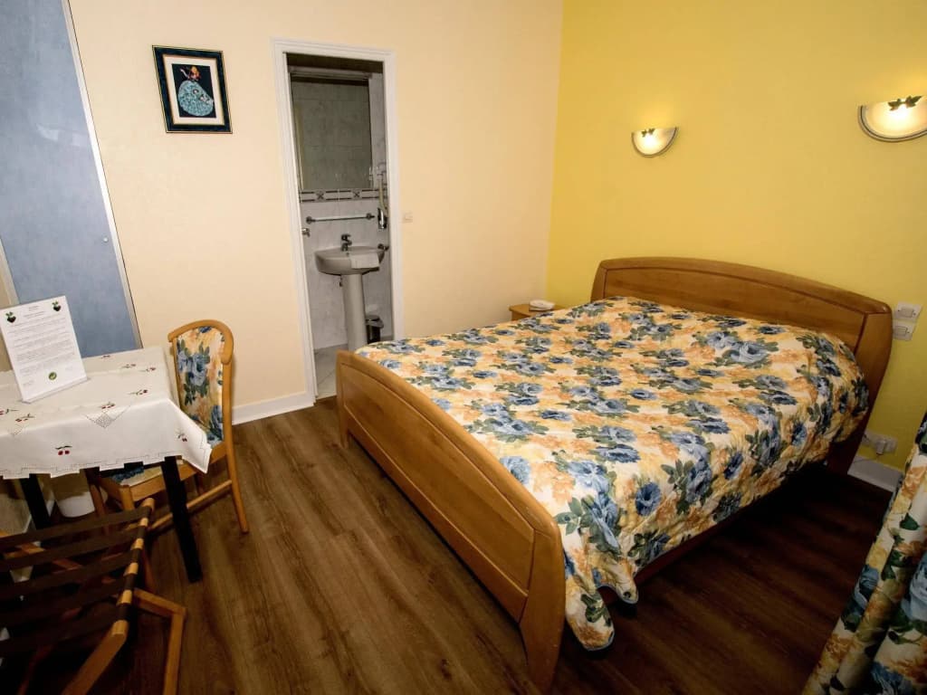 Hôtel le Plat d'Etain - Photo 2