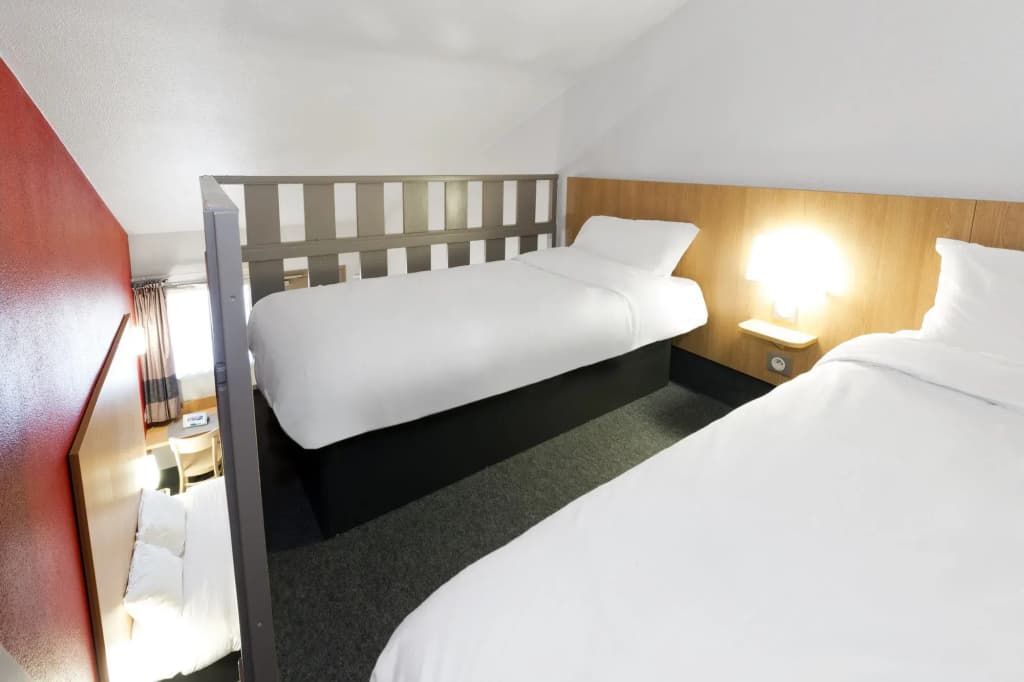 B&B HOTEL Clermont-Ferrand Le Brézet Aéroport - Miniature 7