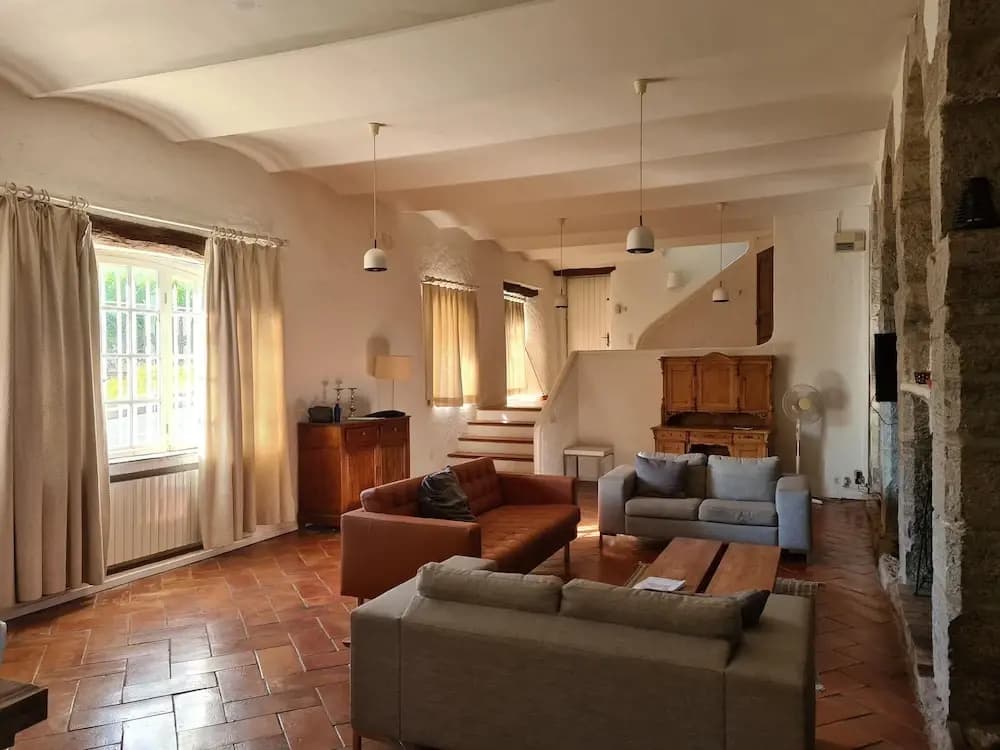 Beautiful Detached Villa With Pool - Photo 1
