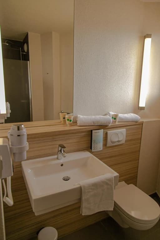 Hotel Campanile Toulouse - Blagnac Aéroport - Miniature 8