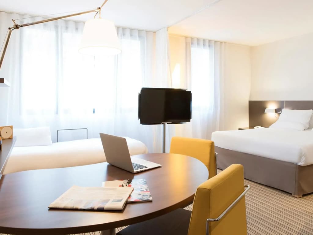 B&B HOTEL Rueil-Malmaison Gare - Photo 2