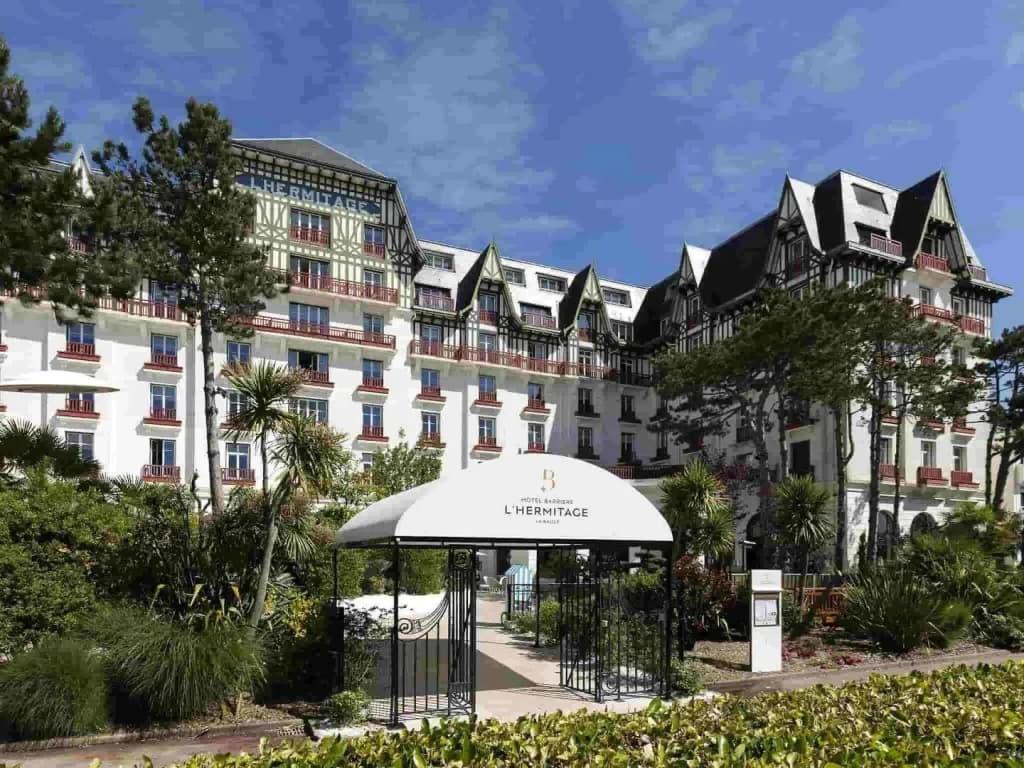 Hôtel Barrière l'Hermitage - Photo 1