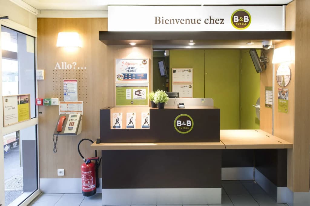 B&B HOTEL Clermont-Ferrand Le Brézet Aéroport - Photo 2