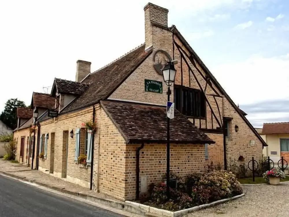 La Grange - Photo 1