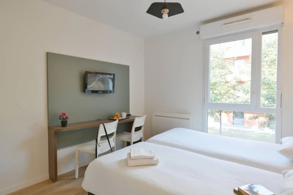 Comfort Aparthotel Versailles Saint Cyr l'Ecole - Miniature 7