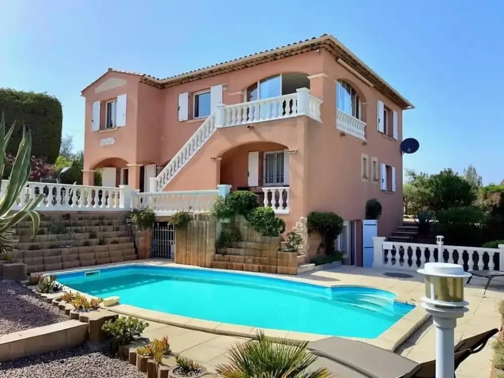 Rose Comfortable Holiday Residence - Photo 1