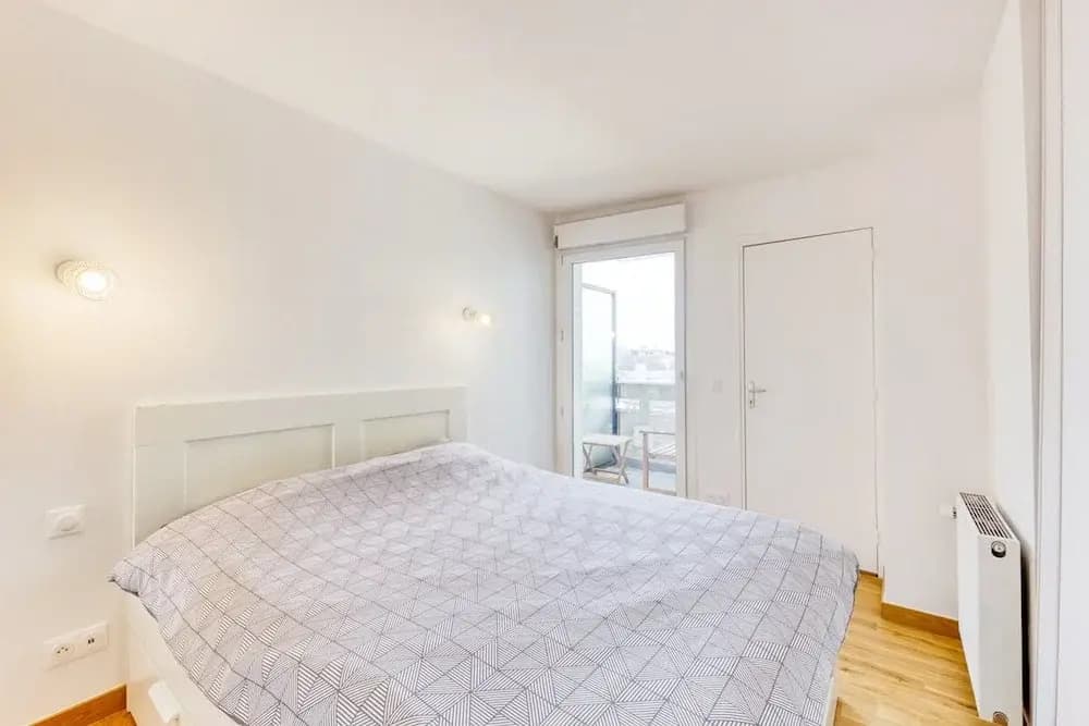 Charming Central Apartment With Balcony and City View - Photo 5