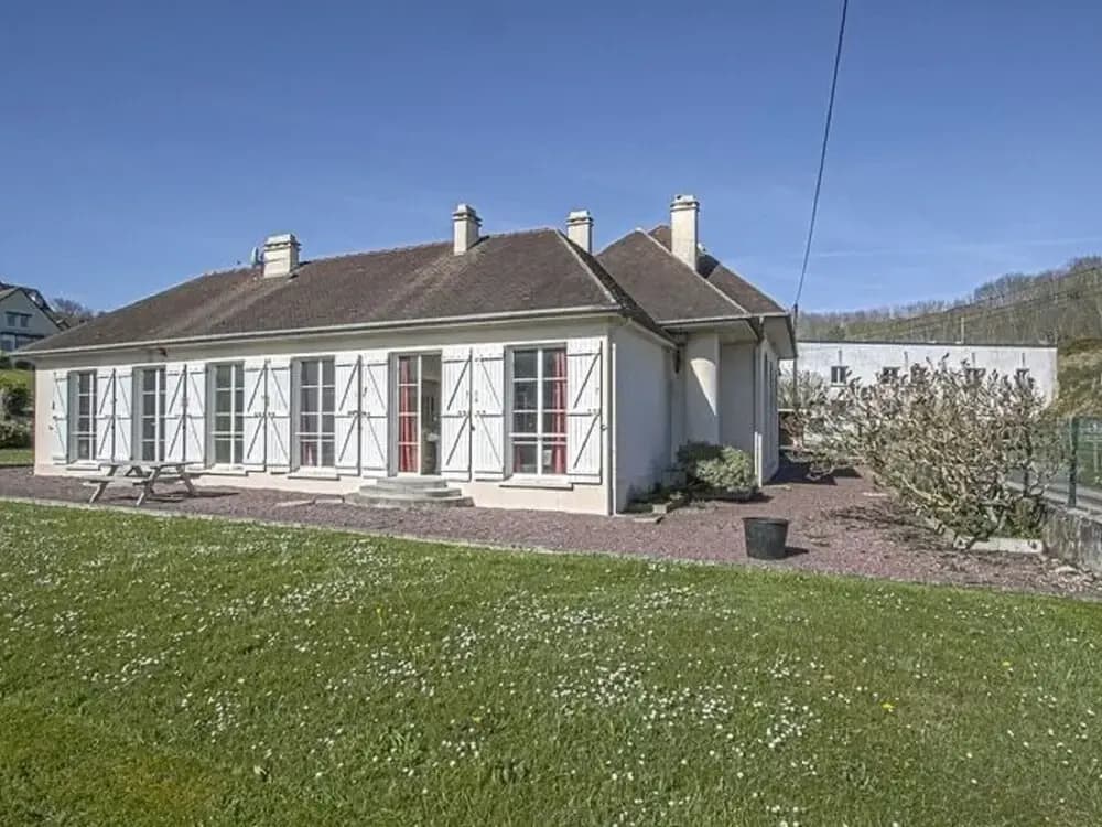 Spacious Holiday Home in Aure sur Mer With Garden - Miniature 4