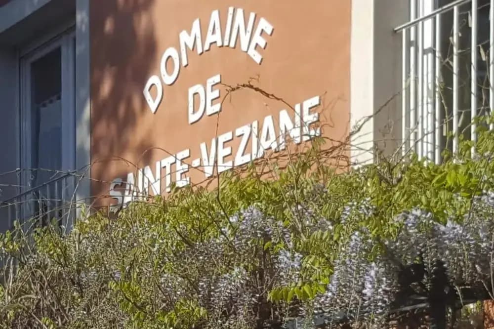 Mobile Home in Bessan With Terrace - Photo 1