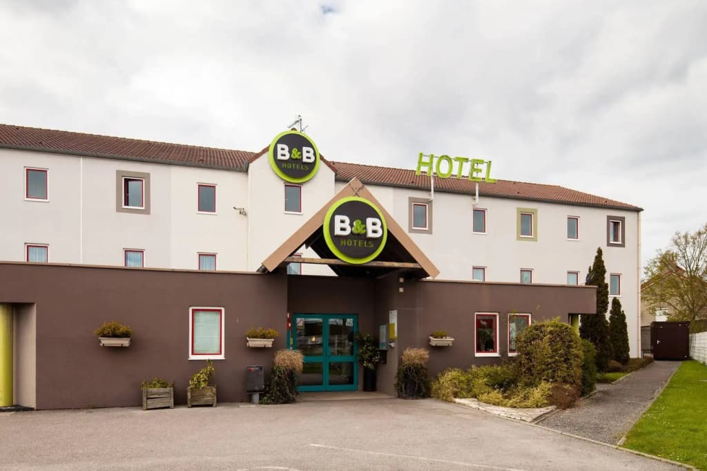 B&B HOTEL Calais Centre Saint-Pierre - Photo 1