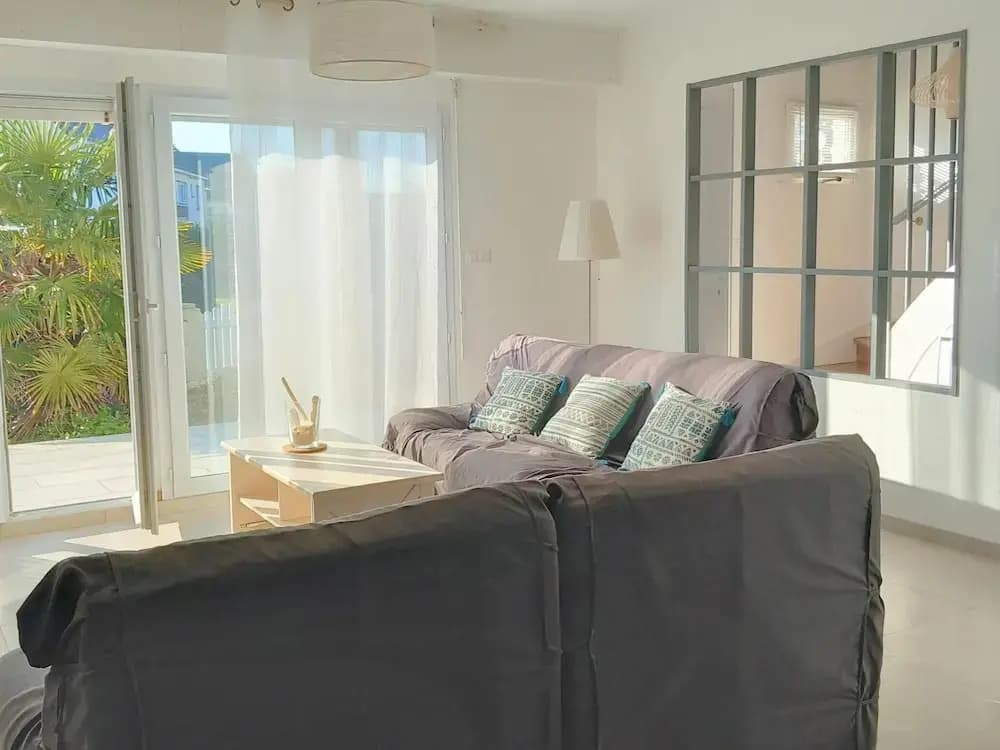 Semi-detached House, Port-louis - Miniature 8