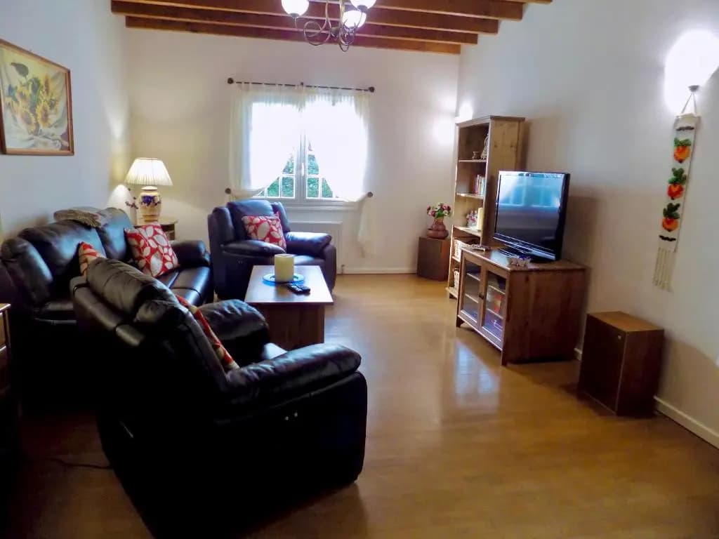 Charming Country Estate - Miniature 3