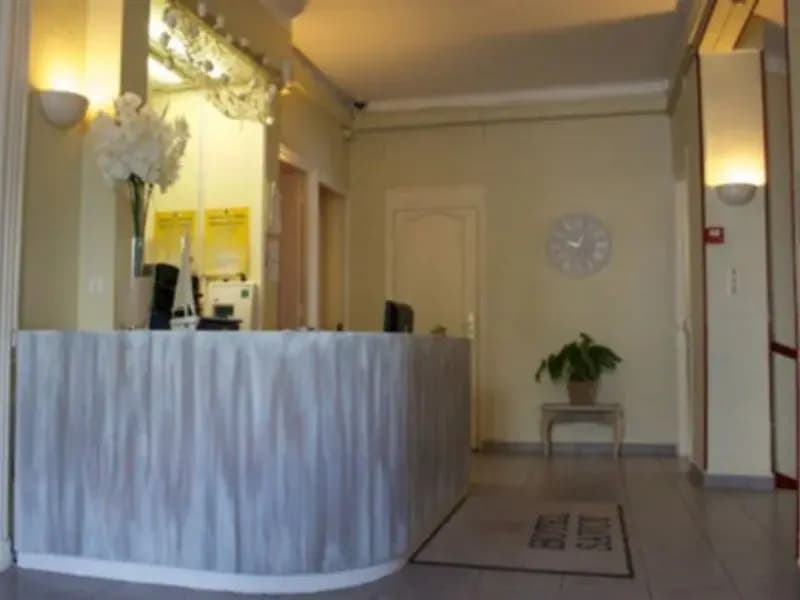 Hotel Savoy - Photo 3