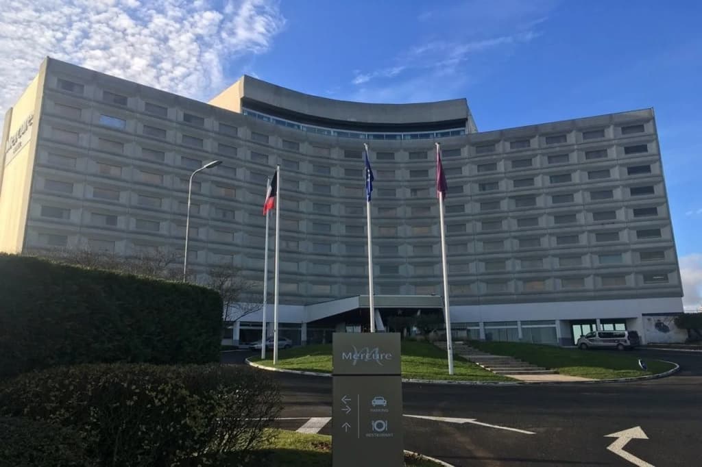 Mercure Paris CDG Airport - Photo 1