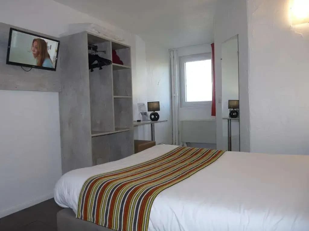 Brit Hotel Bosquet - Miniature 7