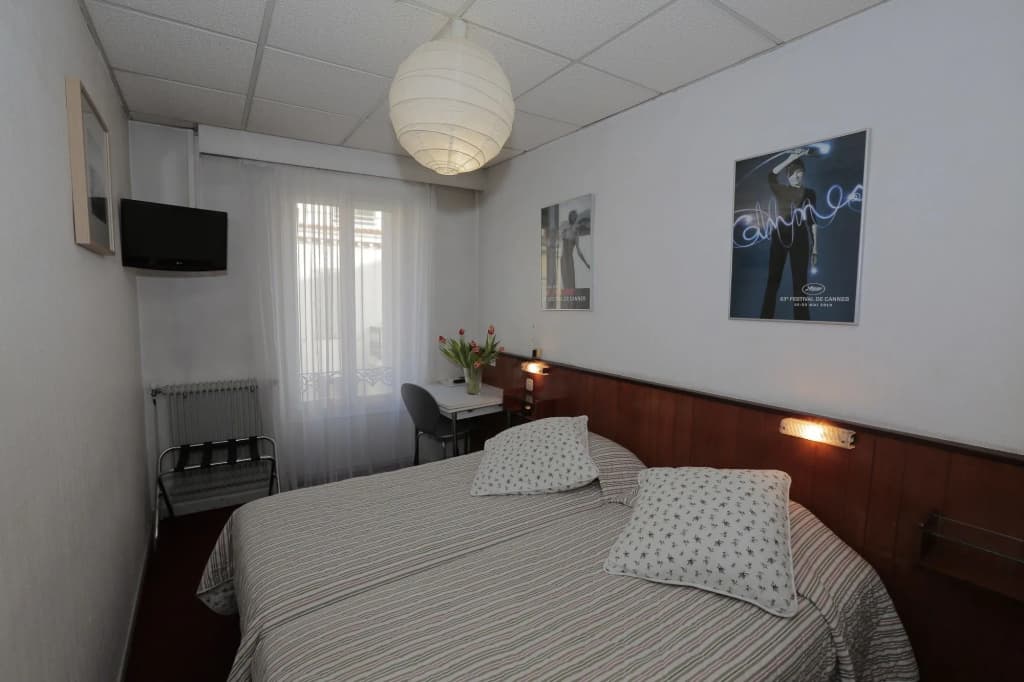 Azurene Royal Hotel - Photo 4