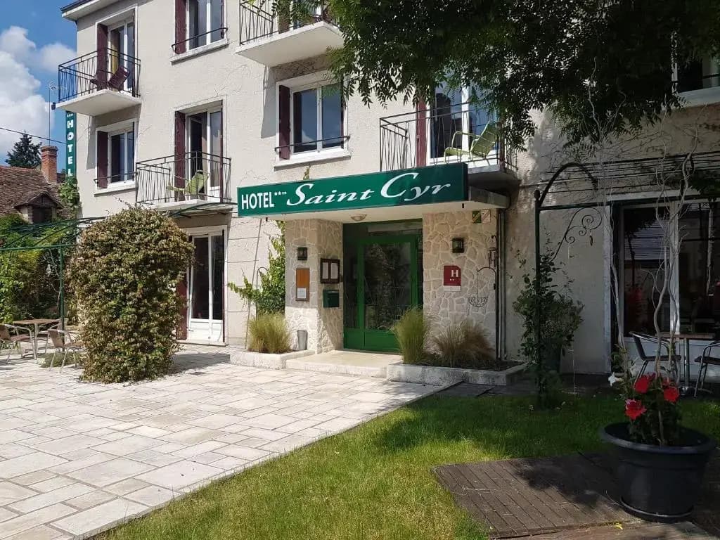 Hotel Saint Cyr - Photo 1