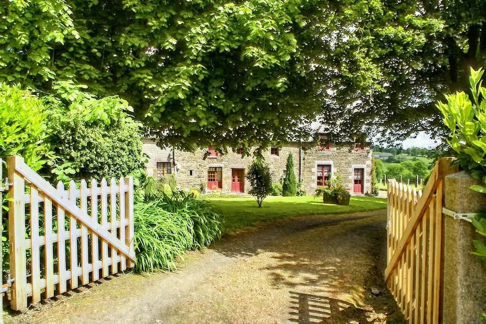 Alluring Holiday Home With Fenced Garden, Barbecue - Photo 2