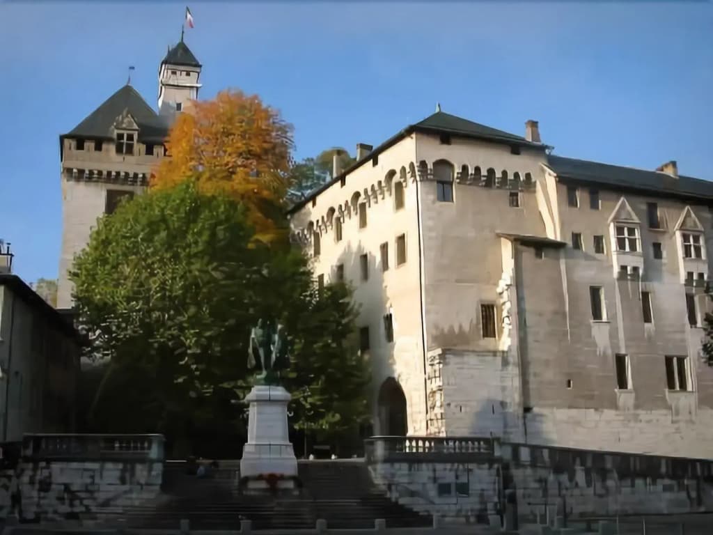 ibis Styles Chambery Centre Gare - Photo 1