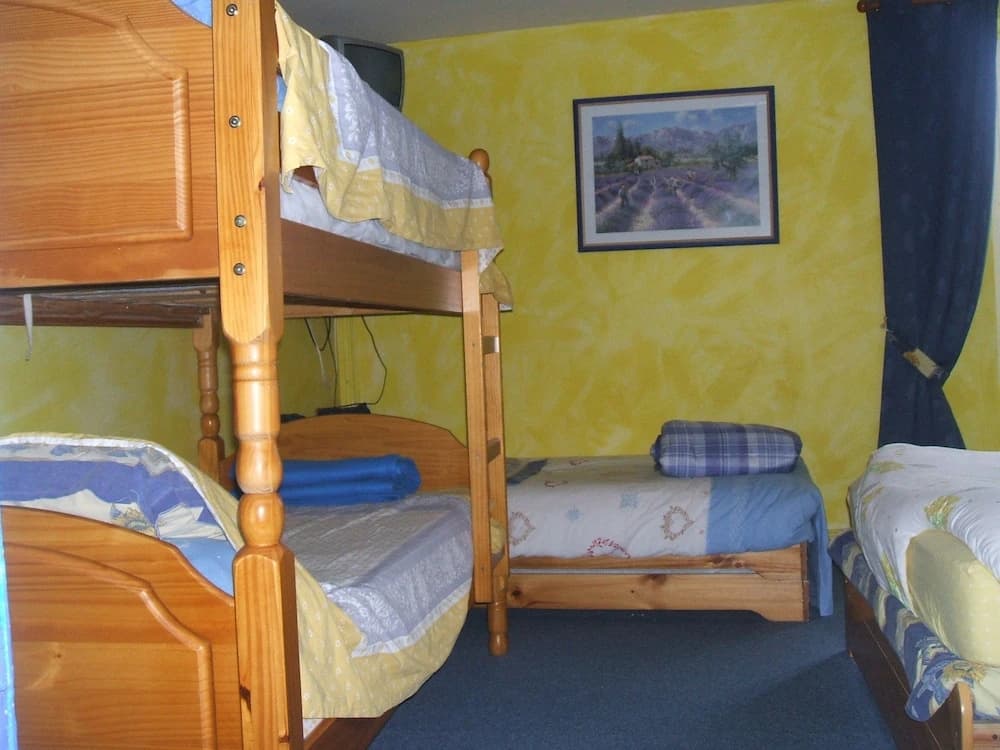 Stunning home in Chateaurenard w/ Outdoor swimming pool, WiFi and Outdoor swimming pool - Photo 1