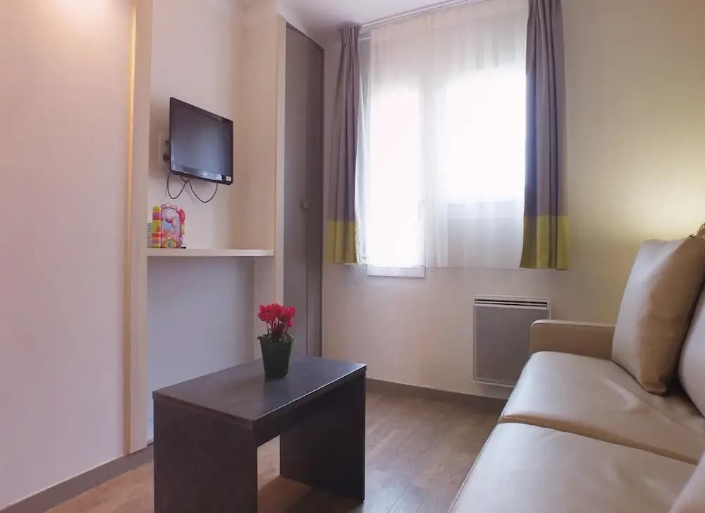 Charming Apartment for Five Guests - Photo 2
