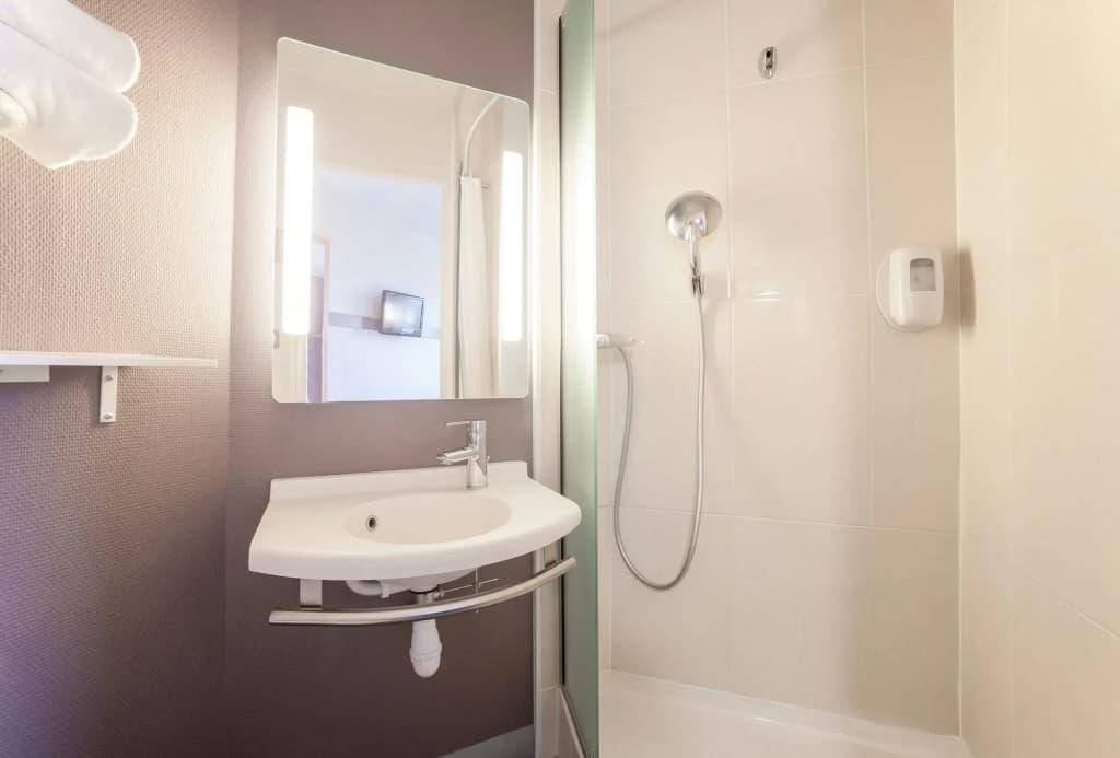 B&B HOTEL Marne-la-Vallée Bussy-Saint-Georges - Miniature 8