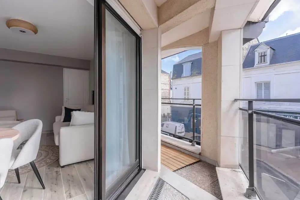 Luxurious Apartment With Parking Place Morny - Miniature 7