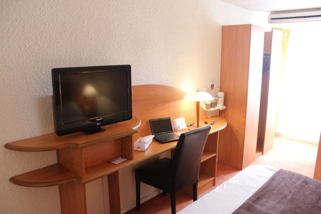 Central Hotel - Photo 5