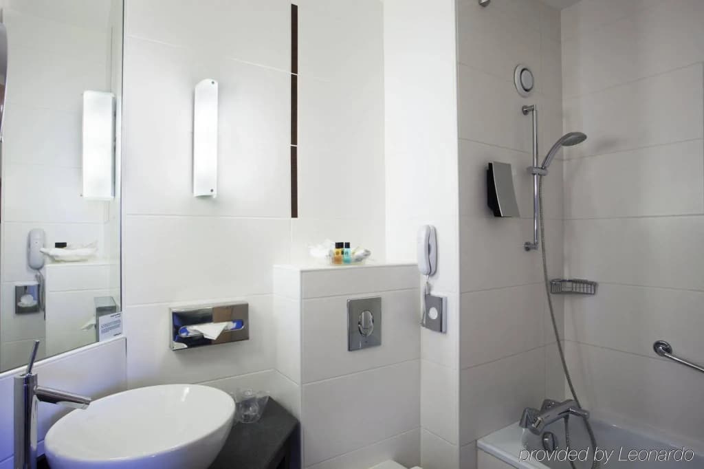 Holiday Inn Dijon by IHG - Miniature 8